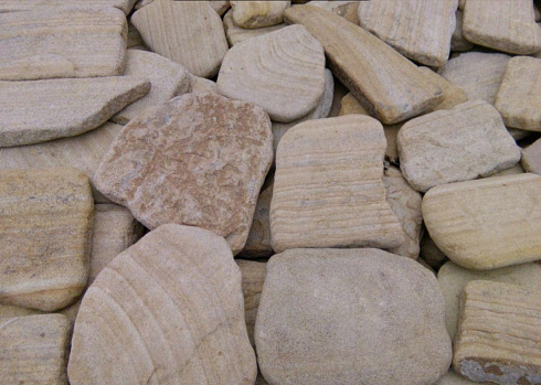 Kamenclub.ru: Песчаник пластушка галтованный желтый с рисунком (3 см)  купить в Петрозаводске плитняк - пластушка желтый песчаник 21000 руб/м3   фото КАМЕНЬ КЛУБ