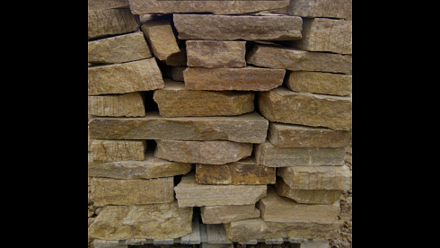 Kamenclub.ru: Песчаник пластушка желтый с рисунком (4-6 см)  купить в Петрозаводске плитняк пластушка желтый с рисунком песчаник 9 000 руб/м3   фото КАМЕНЬ КЛУБ