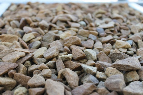 Kamenclub.ru: Щебень крошка желтый (песчаник) фр. 20-40 мм.  купить в Петрозаводске песчаник бежевый рыжий каменная крошка песчаника 9500 руб/т   фото КАМЕНЬ КЛУБ