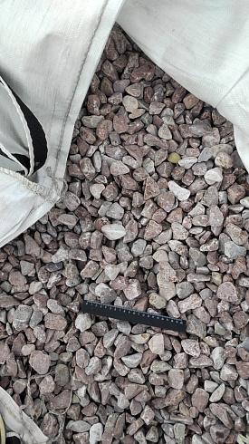 Kamenclub.ru: Мраморная крошка (щебень галтованный розовый) фр.20-40 мм.  купить в Петрозаводске мрамор розовый, красный оголтованный округлый щебень  15000 руб/т   фото КАМЕНЬ КЛУБ