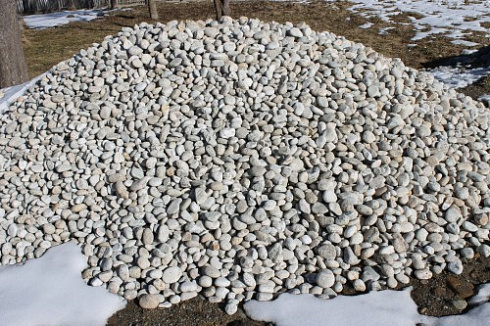 Kamenclub.ru: Галька речная окат (серо-белая) фр. 70-120 мм купить  в Петрозаводске галька галечник бело-серая, серо-белая, серая, белая речная природная галька  8000 руб/т   фото КАМЕНЬ КЛУБ