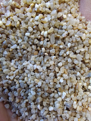 Кварцевый песок для водоподготовки фр. 1,6-3 мм.  купить в Петрозаводске фото Камень Клуб
