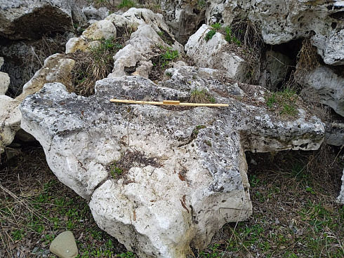 Kamenclub.ru: Выветренный известняк (степной) фр. 500-1500 мм.  купить в Петрозаводске    10000 руб/т   фото КАМЕНЬ КЛУБ