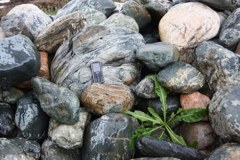 Kamenclub.ru: Ландшафтные валунчики фр.100-500 мм.  купить в Петрозаводске крупный природный камень серый, темно-серый, светло-серый речной валун крупный 4800 руб/т   фото КАМЕНЬ КЛУБ