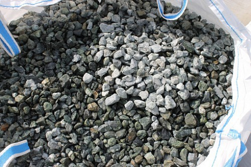 Kamenclub.ru: Щебень крошка зеленый (змеевик) фр. 20-40 мм.  купить в Петрозаводске мрамор зеленый, салатовый ландшафтная мраморная крошка 8500 руб/т   фото КАМЕНЬ КЛУБ