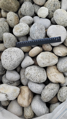 Kamenclub.ru: Галька речная окат (серо-белая) фр. 70-120 мм купить  в Петрозаводске галька галечник бело-серая, серо-белая, серая, белая речная природная галька  8000 руб/т   фото КАМЕНЬ КЛУБ