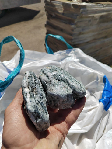 фото Галтованный жадеит (фр. 70-100 мм)  купить в Петрозаводске в интернет-портале КАМЕНЬ КЛУБ