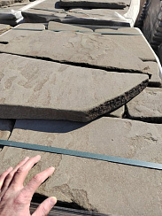 Kamenclub.ru: Песчаник пластушка галтованная серо-зеленая (3,0 см)  купить в Петрозаводске песчаник серо-зеленый песчаник 18000 руб/м3   фото КАМЕНЬ КЛУБ