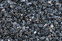 Kamenclub.ru: Щебень крошка черный (мрамор) фр. 3-5 мм.  купить в Петрозаводске мрамор черный белый с прожилками щебень мраморный декоративный колотый 18000 руб/т   фото КАМЕНЬ КЛУБ