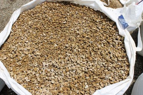 Kamenclub.ru: Щебень крошка желтый (песчаник) фр. 10-20 мм.  купить в Петрозаводске песчаник бежевый, серый, рыжий декоративный ландшафтный щебень колотый 9500 руб/т   фото КАМЕНЬ КЛУБ