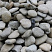 Kamenclub.ru: Галька речная плоская (серо-белая) фр. 70-120 мм. купить  в Петрозаводске галька галечник речной серый, белый окатанная плоская  природная галька 9000 руб/т   фото КАМЕНЬ КЛУБ
