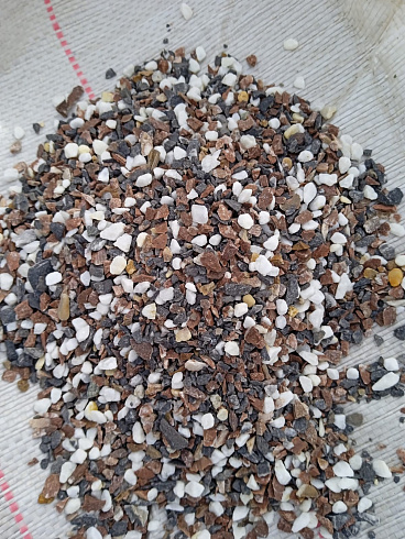 Kamenclub.ru: Мраморная крошка (щебень крошка микс: белый-зеленый-розовый) фр. 5-10 мм  купить в Петрозаводске мрамор белый, зеленый, розовый, разноцветный, молочный декоративная ландшафтная мраморная крошка 9500 руб/т   фото КАМЕНЬ КЛУБ