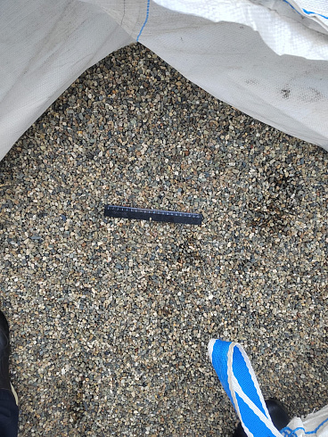 Kamenclub.ru: Галька речная окат (серая) фр.5-10 мм купить  в Петрозаводске галька речная серая, серый, темно-серый, светло-серый, коричневый речная окатанная галька декоративная ландшатфная 5000 руб/т   фото КАМЕНЬ КЛУБ