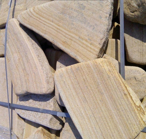 Kamenclub.ru: Песчаник пластушка галтованный желтый с рисунком (3 см)  купить в Петрозаводске плитняк - пластушка желтый песчаник 21000 руб/м3   фото КАМЕНЬ КЛУБ