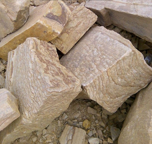 Kamenclub.ru: Песчаник пластушка желтый с рисунком (7-15 см)  купить в Петрозаводске плитняк - пластушка - бут желтый песчаник 10200 руб/м3   фото КАМЕНЬ КЛУБ