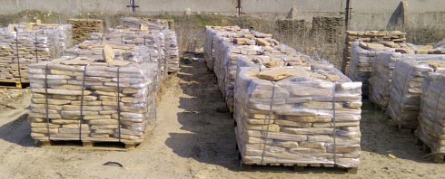 Kamenclub.ru: Песчаник пластушка галтованный желтый с рисунком (3 см)  купить в Петрозаводске плитняк - пластушка желтый песчаник 21000 руб/м3   фото КАМЕНЬ КЛУБ