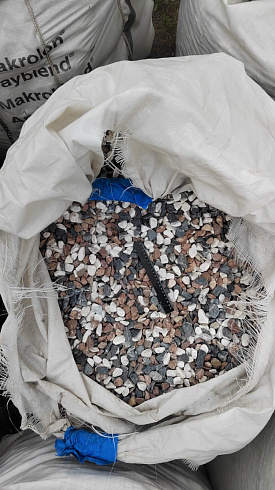 Kamenclub.ru: Мраморная крошка (щебень галтованный микс:белый-зеленый-розовый) фр.20-40 мм.  купить в Петрозаводске мрамор белый, зеленый, розовый мрамор декоративный (галтовка) 15500 руб/т   фото КАМЕНЬ КЛУБ