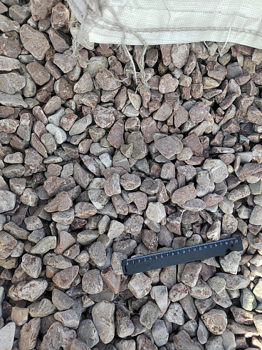 Kamenclub.ru: Мраморная крошка (щебень галтованный розовый) фр.20-40 мм.  купить в Петрозаводске мрамор розовый, красный оголтованный округлый щебень  15000 руб/т   фото КАМЕНЬ КЛУБ