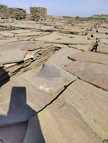 Kamenclub.ru: Песчаник пластушка серо-зеленый (4,0 см- 5,0 см)  купить в Петрозаводске песчаник серо-зеленый, серый, зеленый песчаник рваный ландшафтный колотый 9000 руб/м3   фото КАМЕНЬ КЛУБ