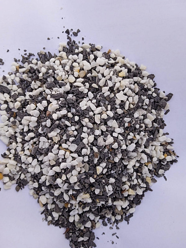 Kamenclub.ru: Мраморная крошка (щебень крошка микс : белый-черный-розовый) фр. 3-5 мм.  купить в Петрозаводске мрамор белый, черный, розовый, разноцветный мраморная каменная крошка декорвтивная 12000 руб/т   фото КАМЕНЬ КЛУБ