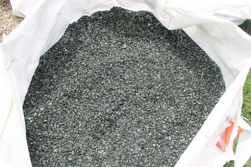 Kamenclub.ru: Щебень крошка зеленый (змеевик) фр. 5-10 мм  купить в Петрозаводске змеевик зеленый, салатовый ландшафтный декоративный щебень крошка 7 200 руб/т   фото КАМЕНЬ КЛУБ