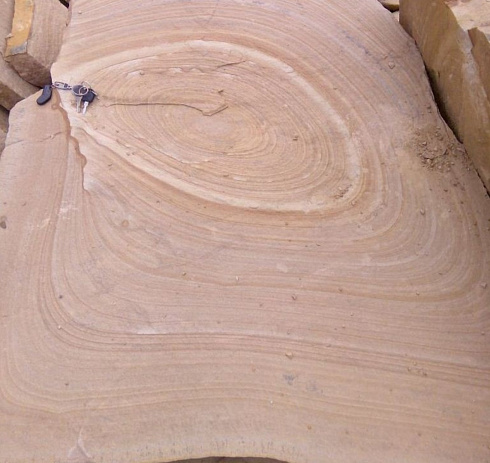 Kamenclub.ru: Форматный камень (плаха) пошаговая дорожка от 70-150 см (4 -12 см)  купить в Петрозаводске плитняк  форматный плаха желтый песчаник 9 000 руб/т   фото КАМЕНЬ КЛУБ