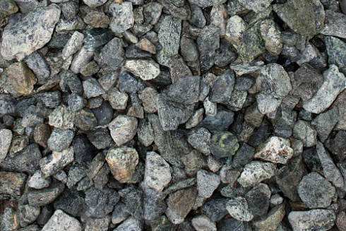 Kamenclub.ru: Щебень крошка зеленый (змеевик) фр. 10-20 мм.  купить в Петрозаводске змеевик зеленый, салатовый декоративная ландшафтная каменная крошка щебня 7 200 руб/т   фото КАМЕНЬ КЛУБ