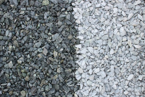 Kamenclub.ru: Щебень крошка зеленый (змеевик) фр. 10-20 мм.  купить в Петрозаводске змеевик зеленый, салатовый декоративная ландшафтная каменная крошка щебня 7 200 руб/т   фото КАМЕНЬ КЛУБ