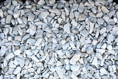 Kamenclub.ru: Мраморная крошка, щебень, цвет-белый, фр. 3-5 мм.  купить в Петрозаводске мрамор белый молочный бежевый мрамор колотый 11500 руб/т   фото КАМЕНЬ КЛУБ