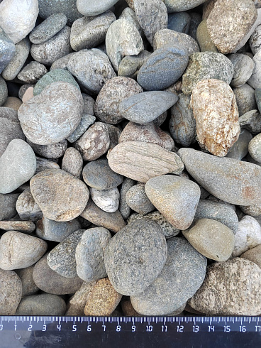 Kamenclub.ru: Галька речная окат (пестрая) фр. 20-40 мм. купить  в Петрозаводске галька речная пестрая, серая, серые оттенки галька речная окатанная округлая 5000 руб/т   фото КАМЕНЬ КЛУБ