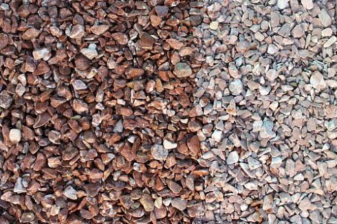 Kamenclub.ru: Мраморная крошка (щебень галтованный розовый) фр.10-20 мм.  купить в Петрозаводске мрамор розовый, красный ландшафтный декоративный окатанный округлый щебень 15000 руб/т   фото КАМЕНЬ КЛУБ