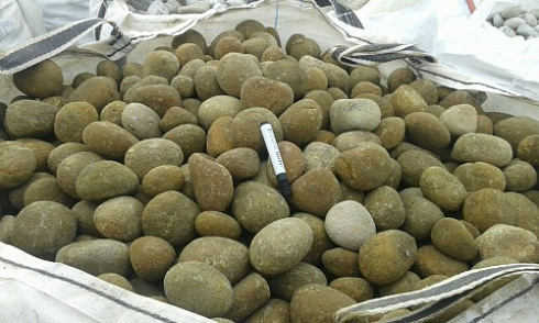 Kamenclub.ru: Песчаник ядра, фр. 100-300 мм  купить в Петрозаводске песчаник бежевый серый рыжий речная галька 5 000 руб/т   фото КАМЕНЬ КЛУБ