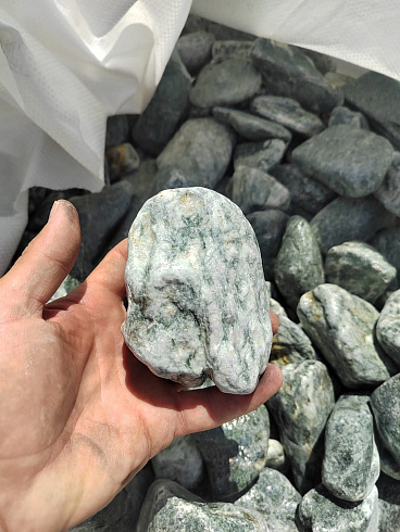 фото Галтованный жадеит (фр. 70-100 мм)  купить в Петрозаводске в интернет-портале КАМЕНЬ КЛУБ