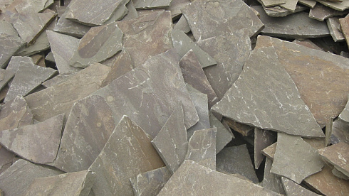 Kamenclub.ru: Песчаник пластушка серо-зеленый (3,0 см)  купить в Петрозаводске песчаник серо-зеленый, серый, зеленый песчаник пластушка колотый рваный ландшафтный 10200 руб/м3   фото КАМЕНЬ КЛУБ