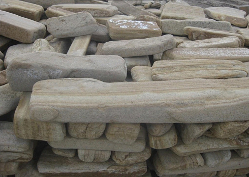 Kamenclub.ru: Песчаник пластушка галтованный желтый с рисунком (3 см)  купить в Петрозаводске плитняк - пластушка желтый песчаник 21000 руб/м3   фото КАМЕНЬ КЛУБ