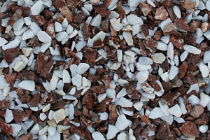 Kamenclub.ru: Мраморная крошка (щебень крошка микс: белый-розовый) фр. 10-20 мм.  купить в Петрозаводске мрамор белый, розовый каменный декоративный ландшафтный щебень 12000 руб/т   фото КАМЕНЬ КЛУБ