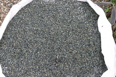 Kamenclub.ru: Щебень крошка зеленый (змеевик) фр. 5-10 мм  купить в Петрозаводске змеевик зеленый, салатовый ландшафтный декоративный щебень крошка 7 200 руб/т   фото КАМЕНЬ КЛУБ