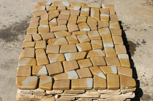 Kamenclub.ru: Песчаник брусчатка (Готика) art PSG-L-01  купить в Петрозаводске    2300 руб/кв.м   фото КАМЕНЬ КЛУБ