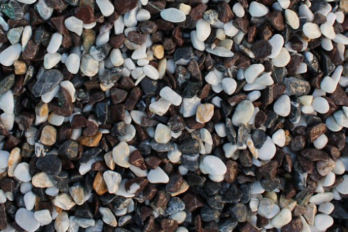 Kamenclub.ru: Мраморная крошка (щебень галтованный микс:: серый-зеленый-розовый) фр.10-20 мм.  купить в Петрозаводске мрамор серый, зеленый, розовый щебень окатанный округлый декоративный ландшафтный 15500 руб/т   фото КАМЕНЬ КЛУБ