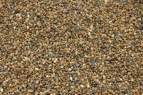 Kamenclub.ru: Галька окат (серо-желтая) фр.5-10 мм. купить  в Петрозаводске галька речная рыжий, желтый, рыжий, серо-желтый речная окатанная галька декоративная 5000 руб/т   фото КАМЕНЬ КЛУБ