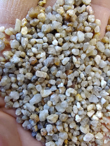 Кварцевый песок для площадок фр. 2-5 мм.  купить в Петрозаводске фото Камень Клуб