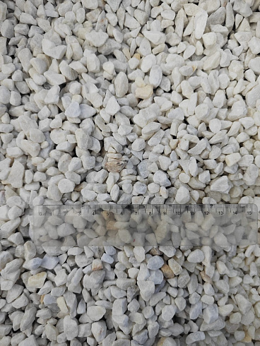 Kamenclub.ru: Мраморная крошка, щебень, цвет-белый, фр. 5-10 мм.  купить в Петрозаводске мрамор белый, айвори, молочный мраморная каменная крошка ландшафтная 12000 руб/т   фото КАМЕНЬ КЛУБ