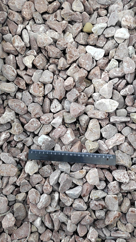 Kamenclub.ru: Мраморная крошка (щебень галтованный розовый) фр.20-40 мм.  купить в Петрозаводске мрамор розовый, красный оголтованный округлый щебень  15000 руб/т   фото КАМЕНЬ КЛУБ