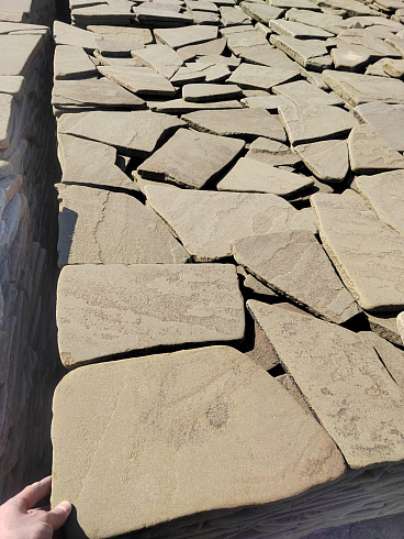 Kamenclub.ru: Песчаник галтованный для облицовки (фр. 2-5 см)  купить в Петрозаводске песчник рыжий желтый серый песчаник окатанный речной 6 000 руб/т   фото КАМЕНЬ КЛУБ