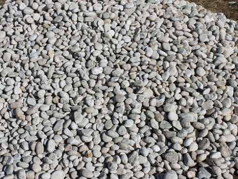 Kamenclub.ru: Галька речная окат (серо-белая) фр. 70-120 мм купить  в Петрозаводске галька галечник бело-серая, серо-белая, серая, белая речная природная галька  8000 руб/т   фото КАМЕНЬ КЛУБ