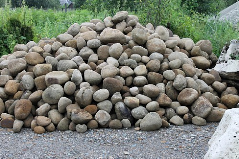 Kamenclub.ru: Песчаник ядра, фр. 100-300 мм  купить в Петрозаводске песчаник бежевый серый рыжий речная галька 5 000 руб/т   фото КАМЕНЬ КЛУБ