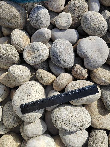 Kamenclub.ru: Галька речная окат (серо-белая) фр. 70-120 мм купить  в Петрозаводске галька галечник бело-серая, серо-белая, серая, белая речная природная галька  8000 руб/т   фото КАМЕНЬ КЛУБ