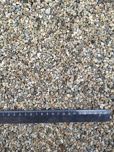 Kamenclub.ru: Галька речная окат (серая) фр.3-5 мм купить  в Петрозаводске галька речная серая бежевый темно-серый окатанный речной камень округлый 9500 руб/т   фото КАМЕНЬ КЛУБ