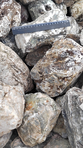 Kamenclub.ru: Кварцевый валунчик фр.100-300 мм.  купить в Петрозаводске кварц белый, бежевый молочный рыжий крупный природный камень галечник 7850 руб/т   фото КАМЕНЬ КЛУБ