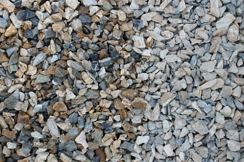 Kamenclub.ru: Мраморная крошка (щебень крошка медовый), фр. 10-20 мм.  купить в Петрозаводске песчаник бежевый, серый каменная ландшафтная крошка  12000 руб/т   фото КАМЕНЬ КЛУБ